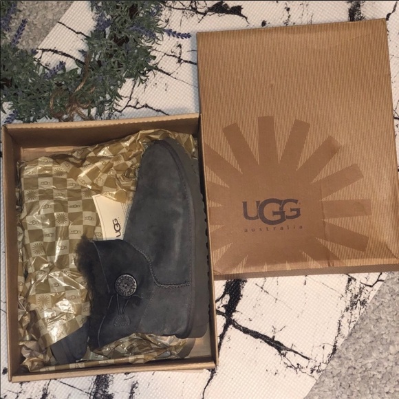 UGG Grey Mini Bailey Boot With Button - Picture 1 of 8